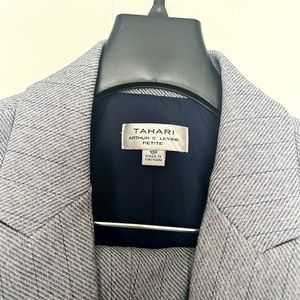 NWT Tahari Two-piece pant suit, blue, 10p